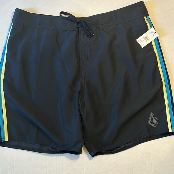 Volcom 38 Boardshorts Lawton 18” in Black side and back pockets board short NWT - Picture 4 of 9